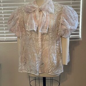 Elegant Floral Puff Sleeve Blouse in Light Pink